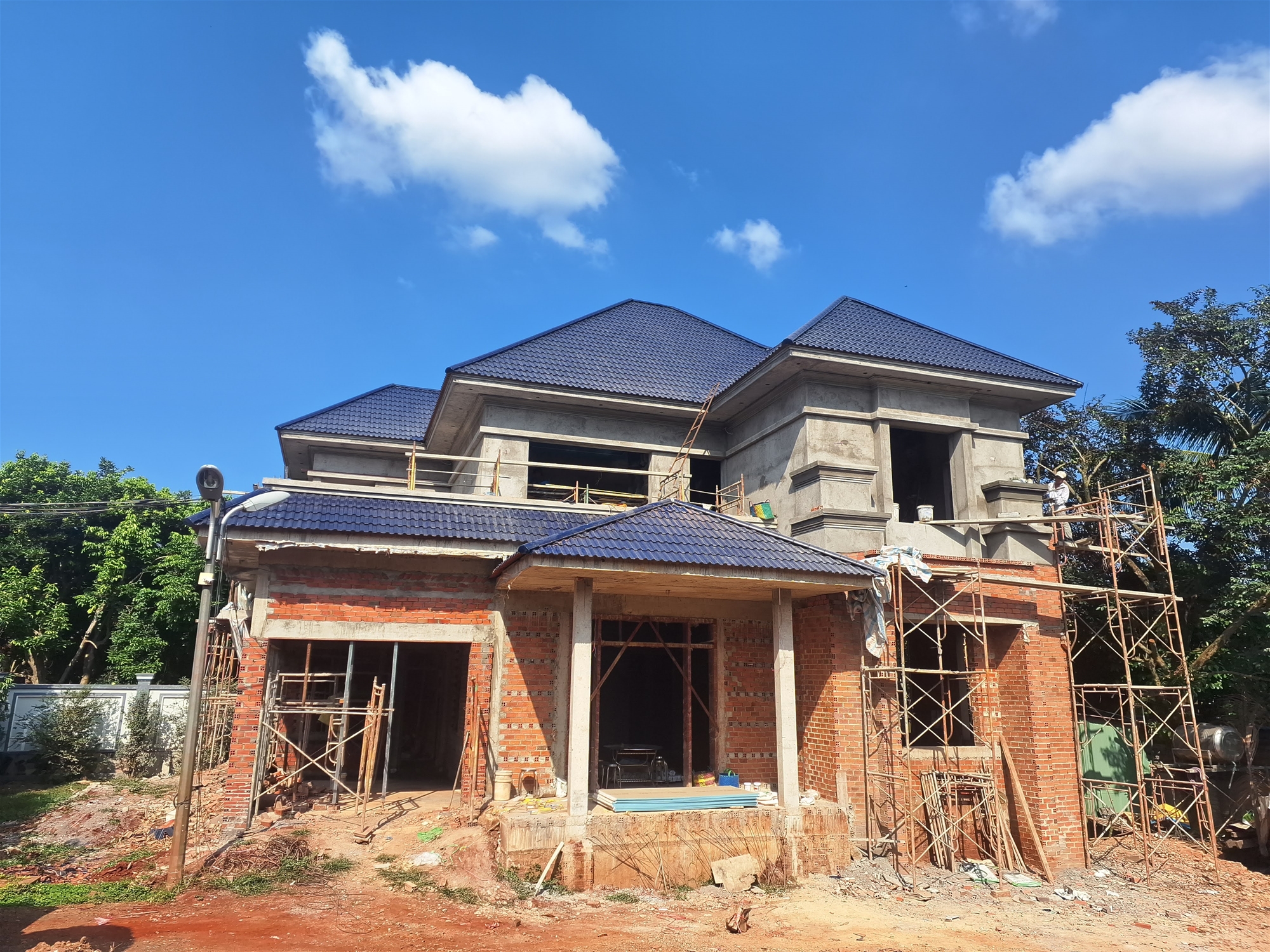 Anh Trung - Gia Ray - Mái Nhật - Khung Kèo Hợp Kim - Ngói Tráng Men